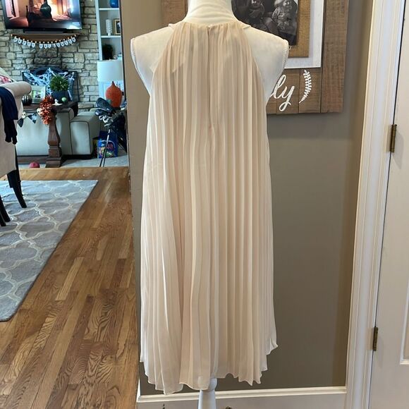 H&M Cream Pleated Halter Dress - Picture 4 of 8